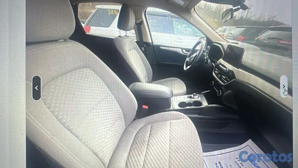 2020 Ford Escape — foto 7 / 8
