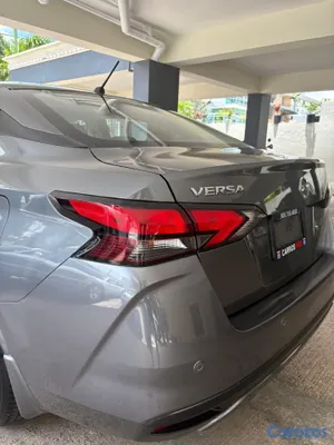 2021 Nissan Versa — foto 2 / 10