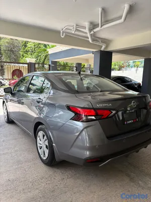 2021 Nissan Versa — foto 5 / 10