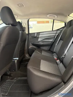 2021 Nissan Versa — foto 8 / 10