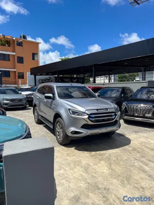 2023 Isuzu Mux — foto 3 / 9