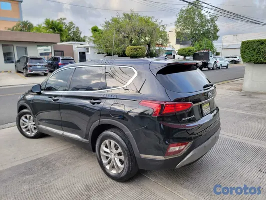2019 Hyundai Santa Fe — foto 2 / 6