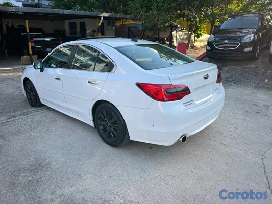 2017 Subaru Legacy — foto 5 / 8
