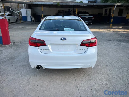 2017 Subaru Legacy — foto 8 / 8
