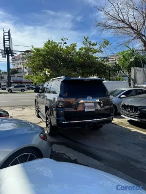 2018 Toyota 4 Runner — foto 7 / 9