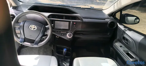 2017 Toyota Aqua — foto 4 / 14