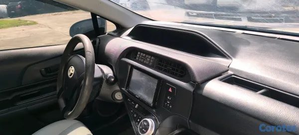 2017 Toyota Aqua — foto 5 / 14