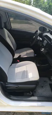 2017 Toyota Aqua — foto 8 / 14