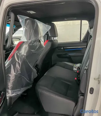 2027 Toyota Hilux — foto 4 / 11