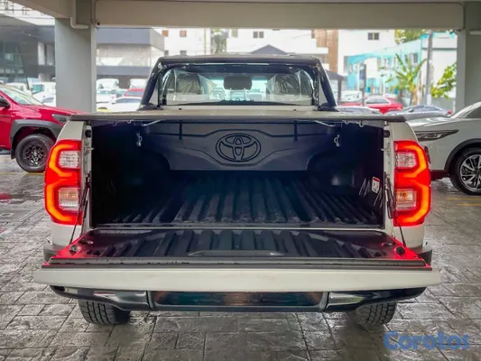 2027 Toyota Hilux — foto 5 / 11