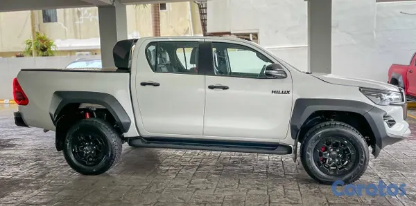 2027 Toyota Hilux — foto 7 / 11