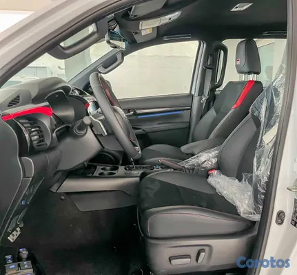 2027 Toyota Hilux — foto 8 / 11