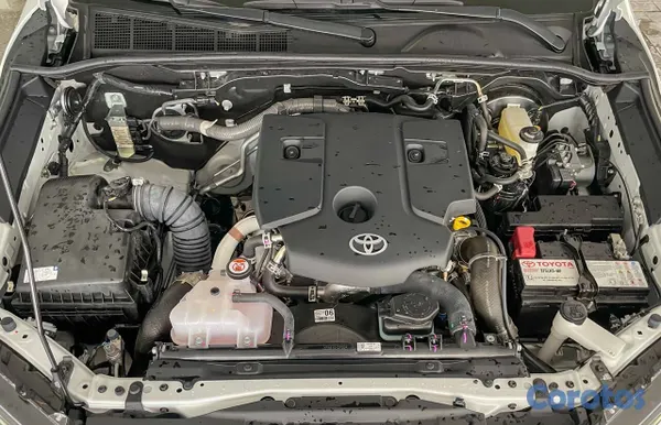 2027 Toyota Hilux — foto 9 / 11