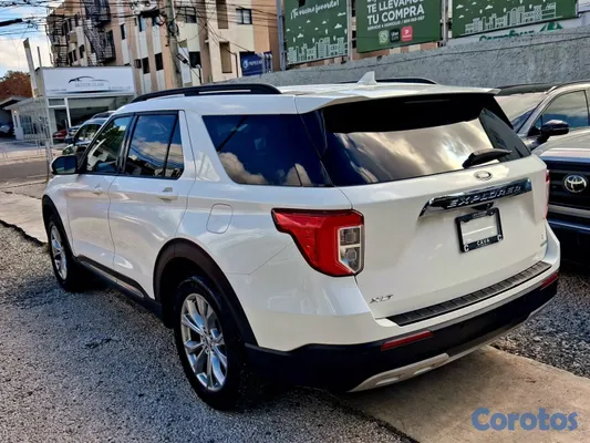 2020 Ford Explorer — foto 6 / 11
