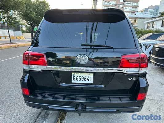 2017 Toyota Land Cruiser — foto 4 / 13