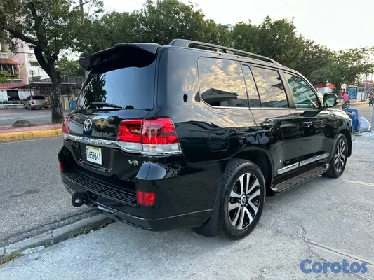 2017 Toyota Land Cruiser — foto 5 / 13