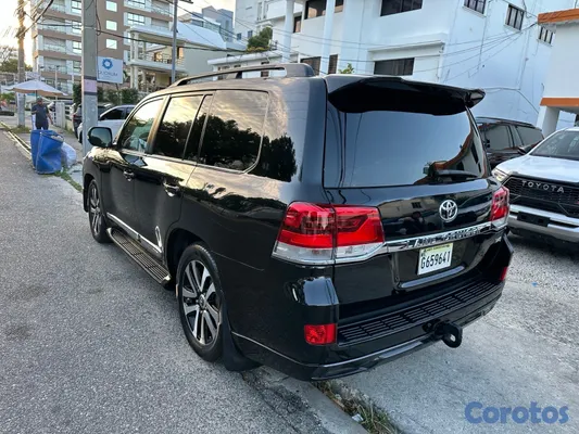 2017 Toyota Land Cruiser — foto 7 / 13
