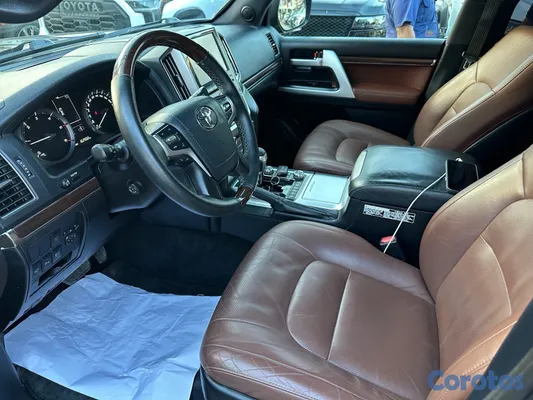 2017 Toyota Land Cruiser — foto 8 / 13