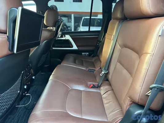 2017 Toyota Land Cruiser — foto 9 / 13