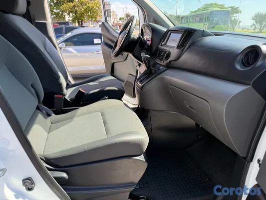 2020 Nissan NV — foto 8 / 10