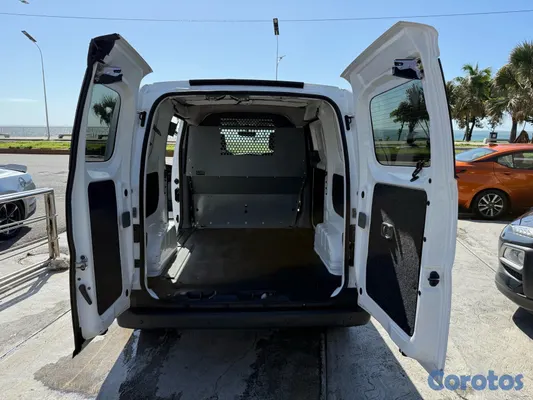 2020 Nissan NV — foto 9 / 10