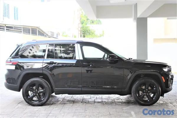 2025 Jeep Grand Cherokee — foto 3 / 9