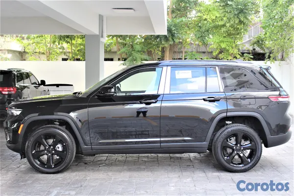 2025 Jeep Grand Cherokee — foto 4 / 9