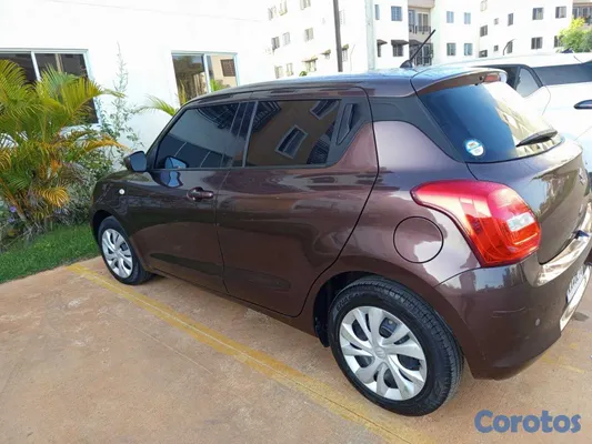 2020 Suzuki Swift — foto 8 / 9