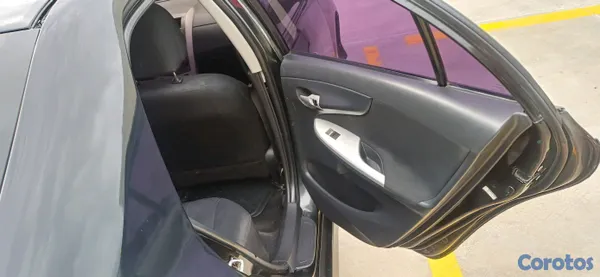 2010 Toyota Corolla — foto 8 / 12