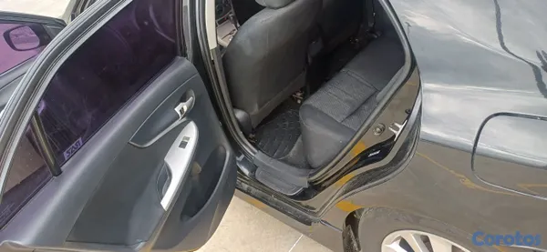 2010 Toyota Corolla — foto 9 / 12