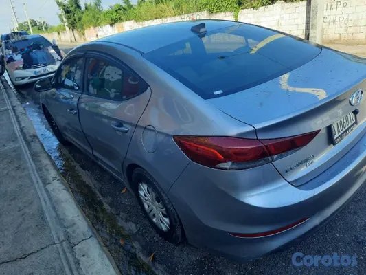 2015 Hyundai Elantra — foto 2 / 6