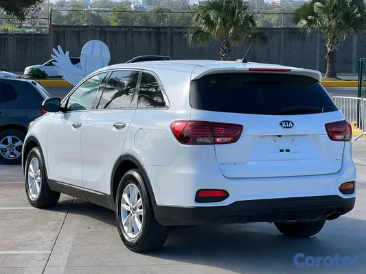 2020 Kia Sorento — foto 2 / 9