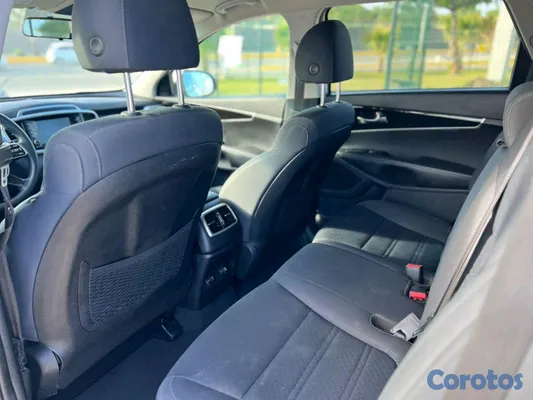 2020 Kia Sorento — foto 8 / 9