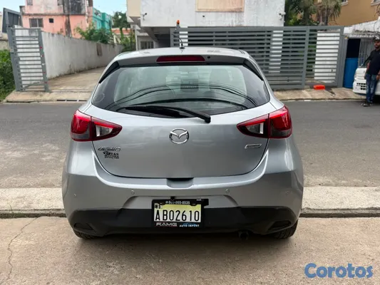 2020 Mazda Demio — foto 4 / 8