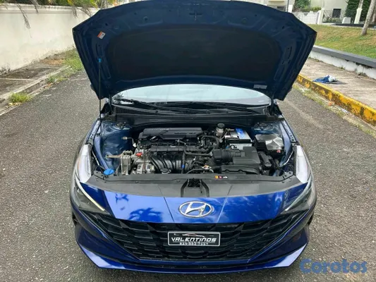 2022 Hyundai Elantra — foto 4 / 8