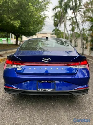 2022 Hyundai Elantra — foto 5 / 8