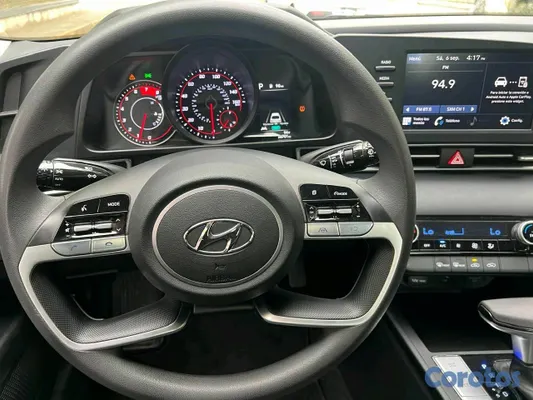 2022 Hyundai Elantra — foto 7 / 8