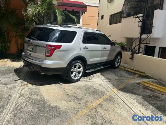 2013 Ford Explorer — foto 4 / 10