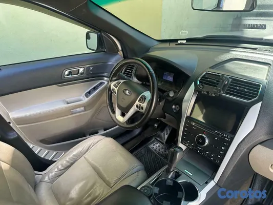 2013 Ford Explorer — foto 6 / 10