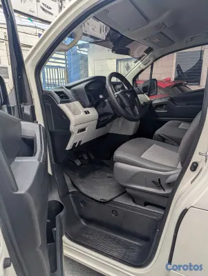 2021 Toyota Hiace — foto 10 / 12