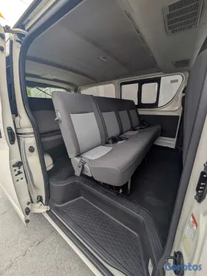2021 Toyota Hiace — foto 11 / 12