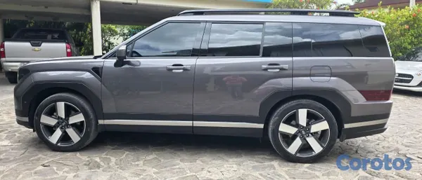2025 Hyundai Santa Fe — foto 8 / 12