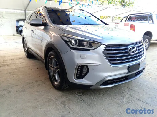 2017 Hyundai Grand Santa Fe — foto 2 / 10