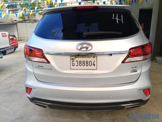 2017 Hyundai Grand Santa Fe — foto 5 / 10