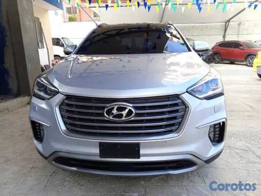 2017 Hyundai Grand Santa Fe — foto 6 / 10