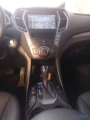 2017 Hyundai Grand Santa Fe — foto 9 / 10