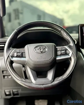 2022 Toyota Land Cruiser — foto 10 / 13