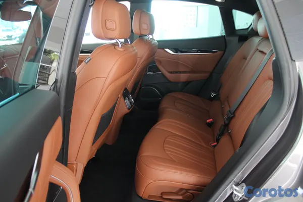 2026 Maserati Levante Hybrid — foto 7 / 11