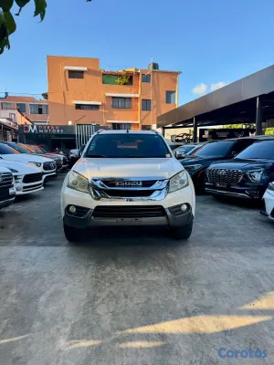 2015 Isuzu Dmax — foto 2 / 10