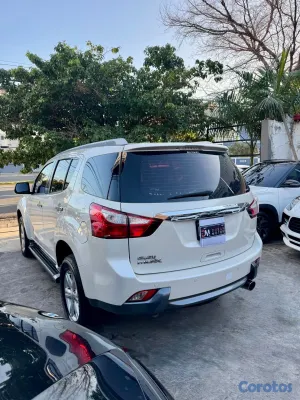 2015 Isuzu Dmax — foto 7 / 10